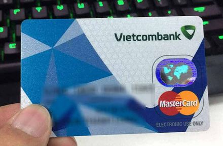 kiem tra the vietcombank co bi khoa khong