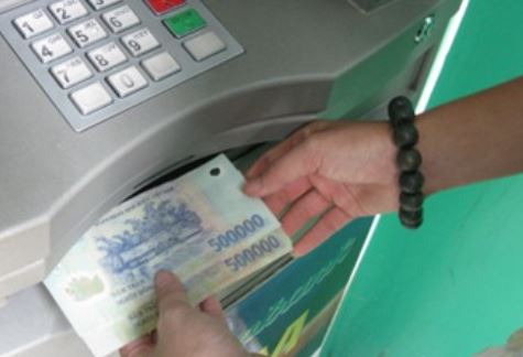 phi rut tien khong can the atm vcb