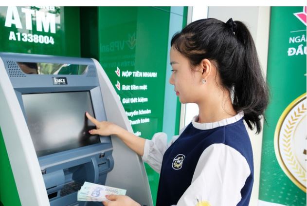 cach rut tien khong can the atm vpbank 